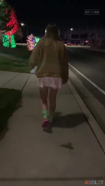 Princess Starry - Holiday Public Wetting Fun.mp4