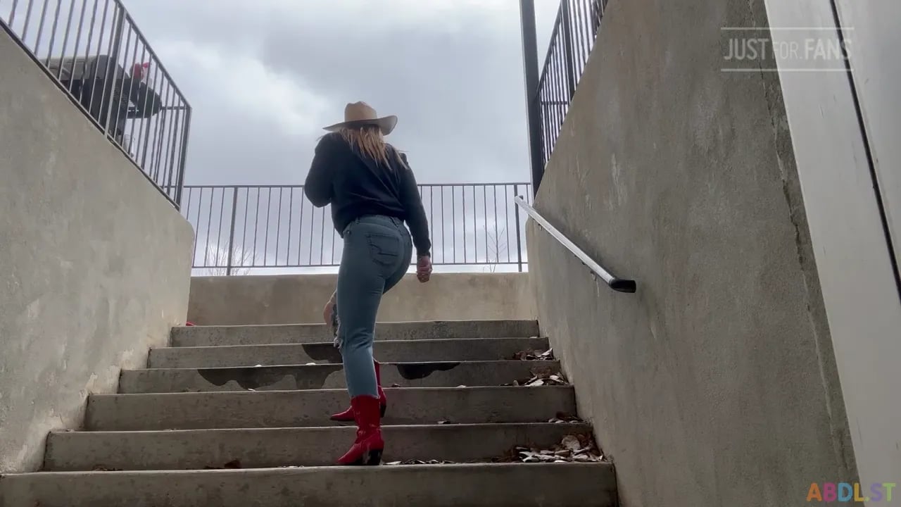 Princess Starry - Leather Spurs And Diaper Fun.mp4