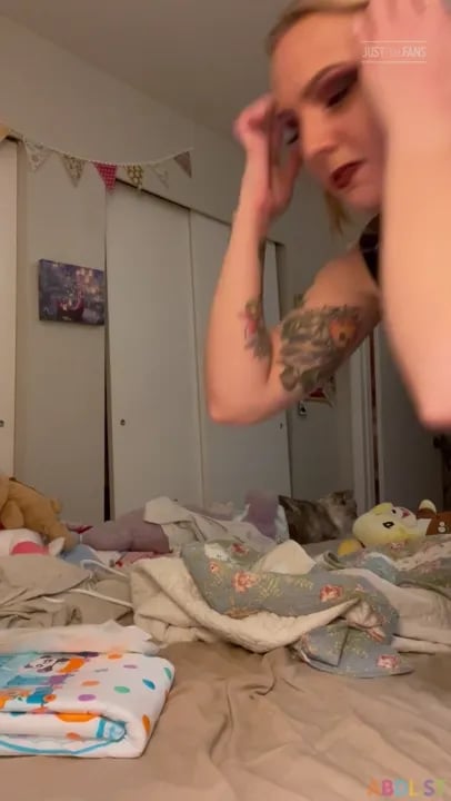 Princess Starry - Pouty Diaper Change Chores.mp4