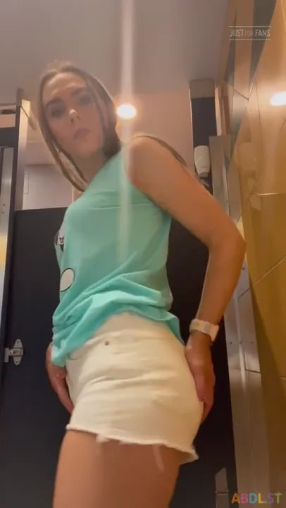 Princess Starry - Wetting Diaper At Disney World.mp4