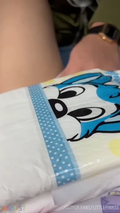 Littlepinkss - Embarrassing Car Diaper Change