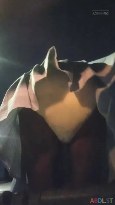 SquishyD0e - A Quick Peak While I Tie My Laces