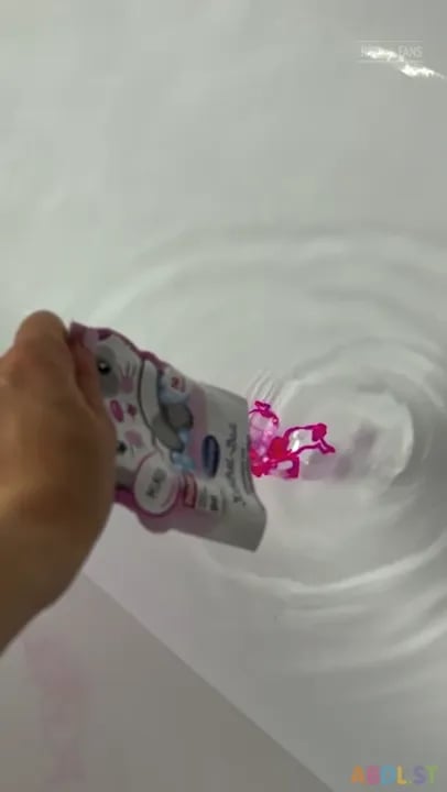 Herbabyleo - Bath Playtime With New Toys.mp4