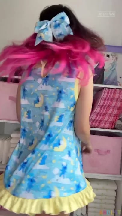 Herbabyleo - Cute Diaper Twirl For Mommy.mp4