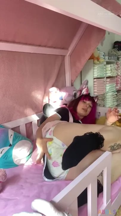 Herbabyleo - Poopy Time For Kitty Petplay
