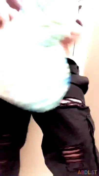 Succubunnie - Airport Changing Room Morning Routine