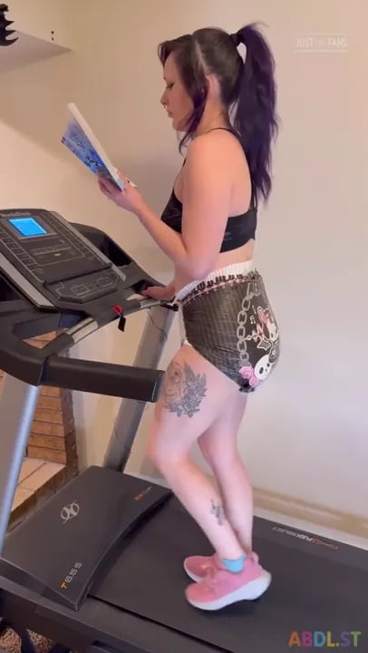 Succubunnie - Diaper Wetting While Reading Smut