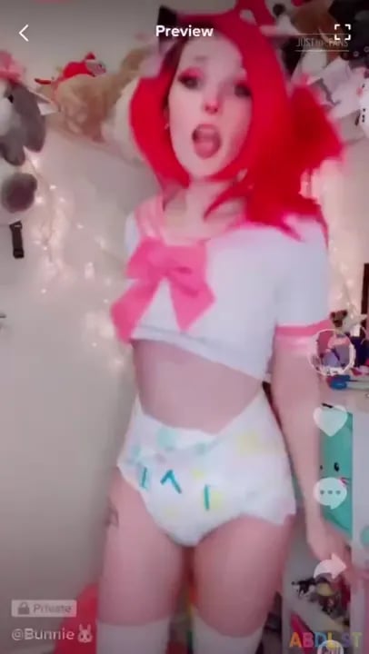 Succubunnie - Pink Hair Cute Dance