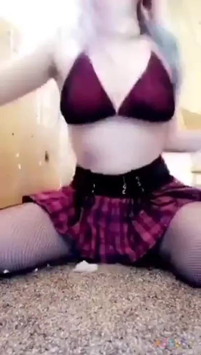 Succubunnie - Popping Balloons