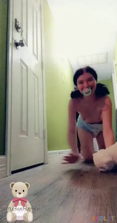 Littlediaperidol - Wiggling Diaper Booty Welcome