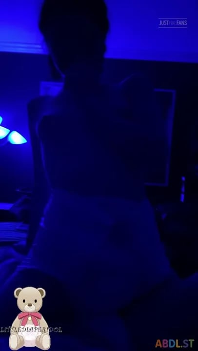 Littlediaperidol - 2 Diapers 1 Babie