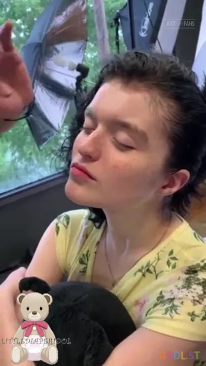 Littlediaperidol - Pretty Makeup Application