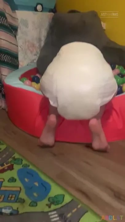 Littlediaperidol - Messy Diaper Playtime In The Ball Pit