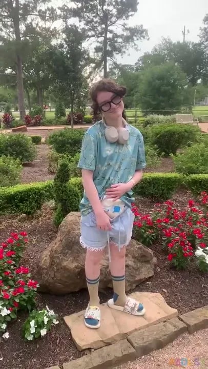 Littlediaperidol - Embarrassing Public Diaper Adventure
