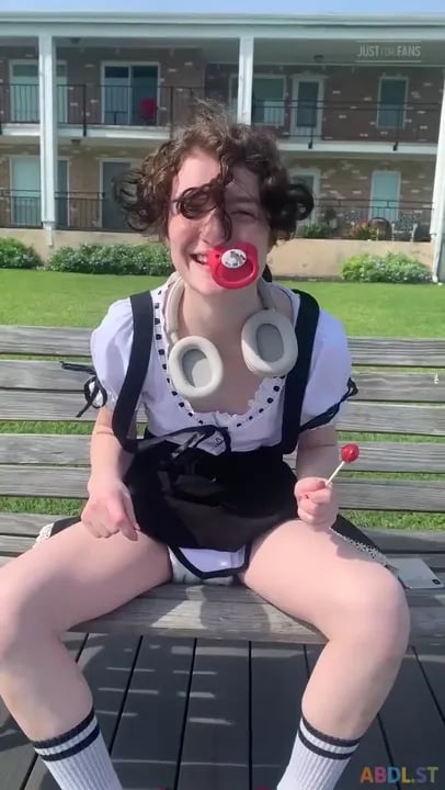Littlediaperidol - Sunny Day by the Ocean with Wet Diaper