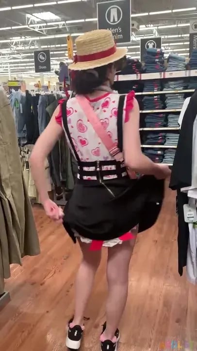 Littlediaperidol - Wet and Messy Public Store Diapering