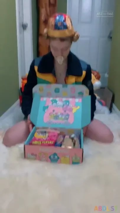Littlediaperidol - Opening a Japanese Mystery Snack Box