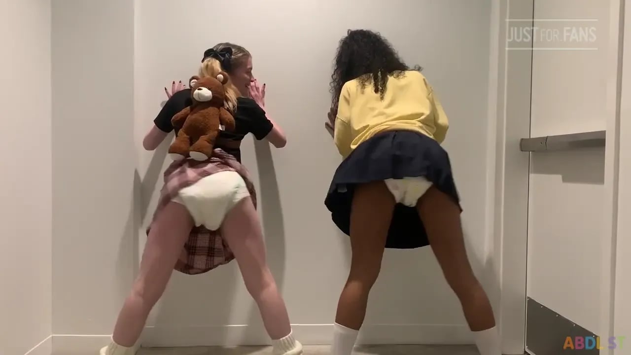Littlediaperidol - Two Flavors of Wet Diaper Booty