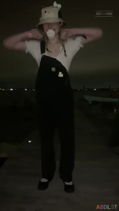 Littlediaperidol - Wet Diaper Stroll on the Pier