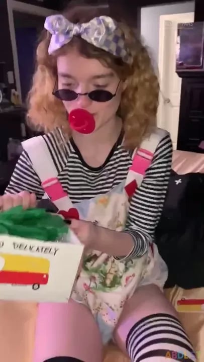 Littlediaperidol - Opening Christmas Presents