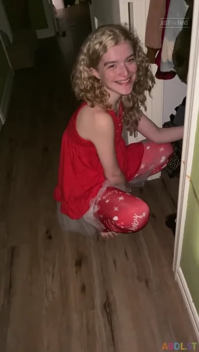 Littlediaperidol - Festive Christmas Diaper Wetting