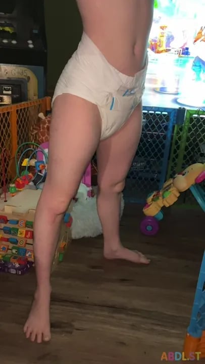 Littlediaperidol - Goofing Around in a Wet Diaper Vlog