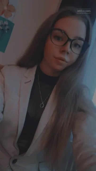 Littlesnowflake19 - Peed During the Exam
