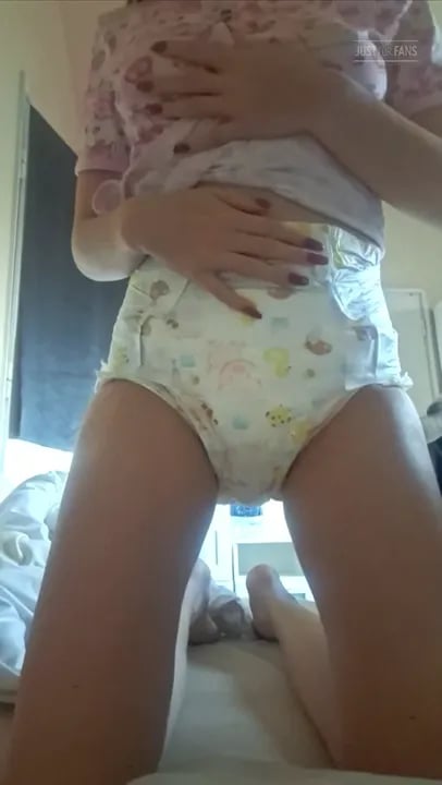 Littlesnowflake19 - Morning Pee