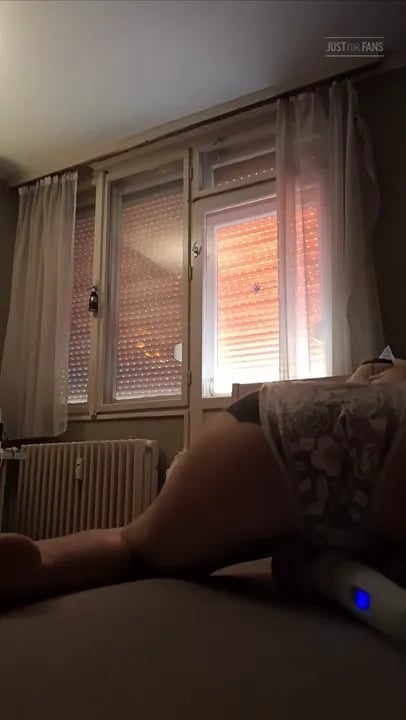 Littlesnowflake19 - Trying My Latest Magic Toy