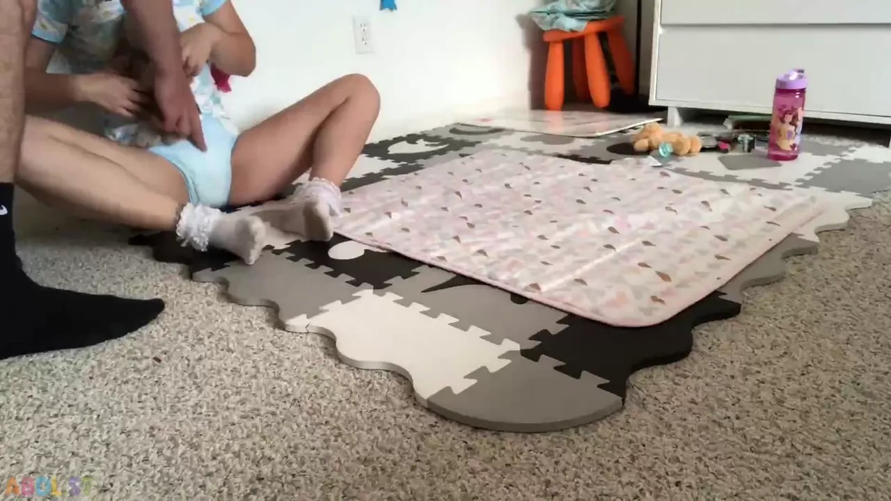 Baby Chloe - Gets Changed Before the Zoo.mp4