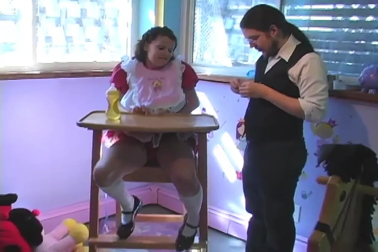 Mmm Diapers - Feeding time for Penny.mp4