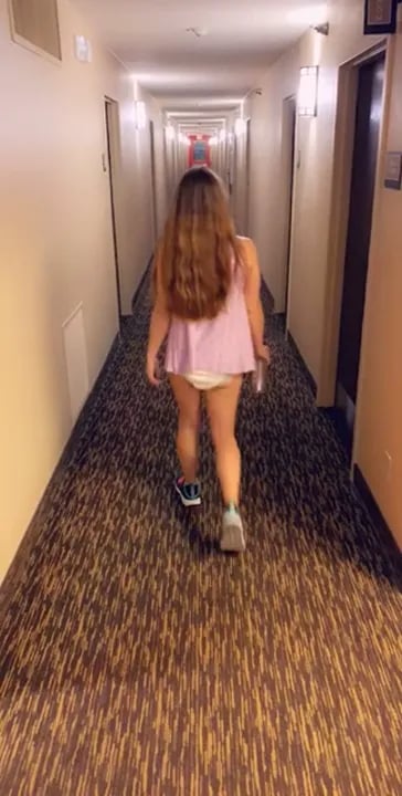 Diaper-938---Hot-Chick-Diapered-in-Public-kVMYGOSg.mp4