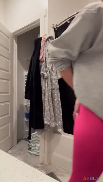 Blackrasbaby - Peeing In My Pink Gymshark Leggings.mp4