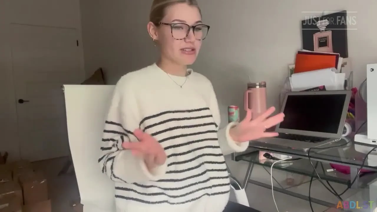 Blackrasbaby - Wetting My Huggies During My Workday.mp4