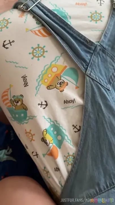 Mommyandbabyd - Baby Boy Coloring Cute Bottom.mp4