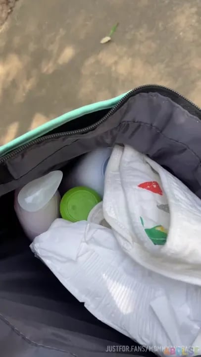 Mommyandbabyd - Walking With The Wet Diaper Boy.mp4