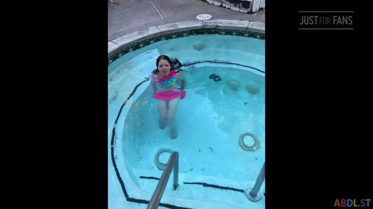 Littleprincessbug - Hot Tub Swim Diaper.mp4