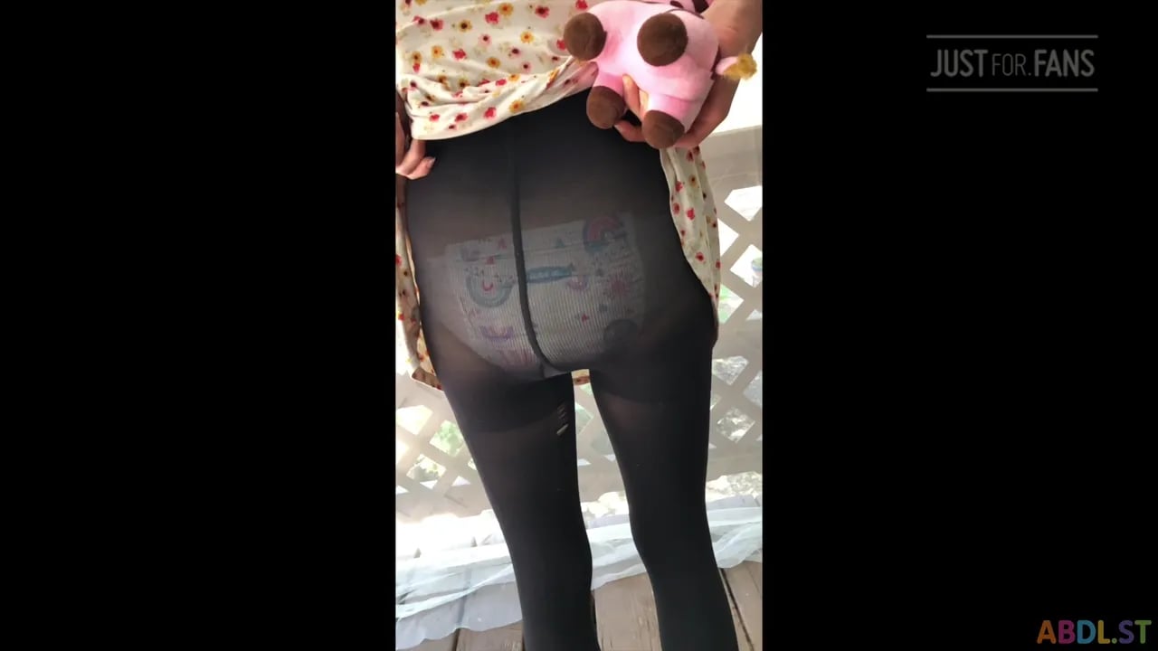 Littleprincessbug - Paci Pullup Tights Porch.mp4