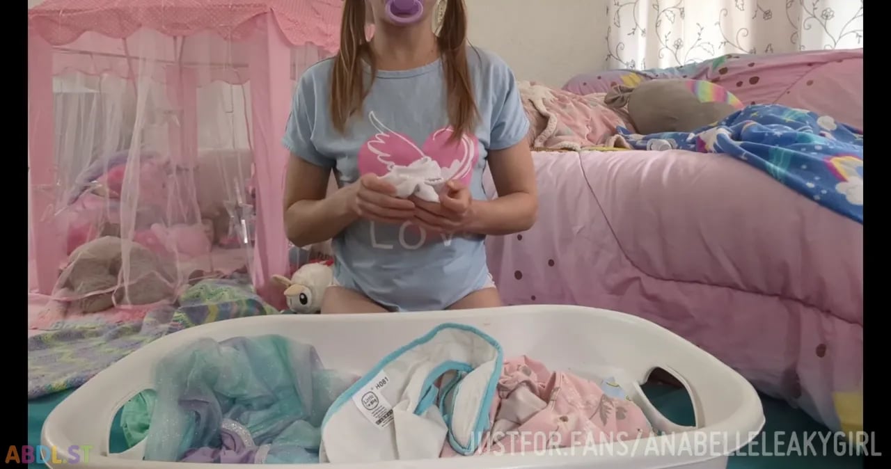 Anabelleleakygirl - Folding Laundry.mp4