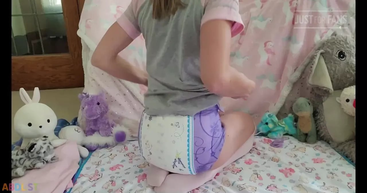 Anabelleleakygirl - My First Double Diapie.mp4