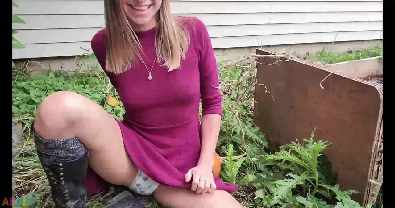 Anabelleleakygirl - Picking Pumpkins In My Backyard.mp4