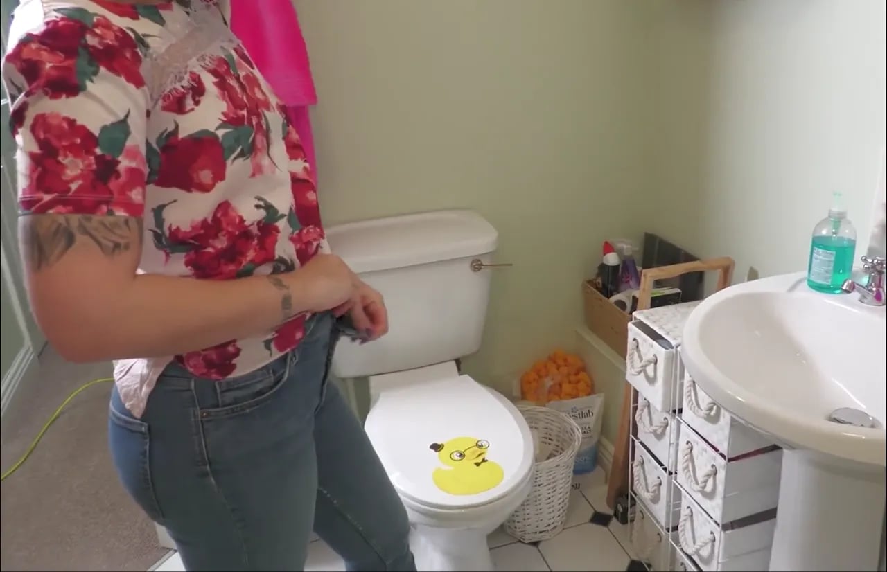 Belle UKDG - Jeans Diapers Dildos.mp4