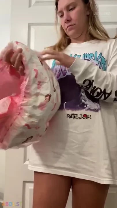 PaddedkittenVuittQn - Another Day Another Tired Baby.mp4
