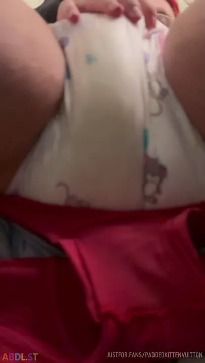 PaddedkittenVuittQn - Another Diaper Pee Filling Up.mp4