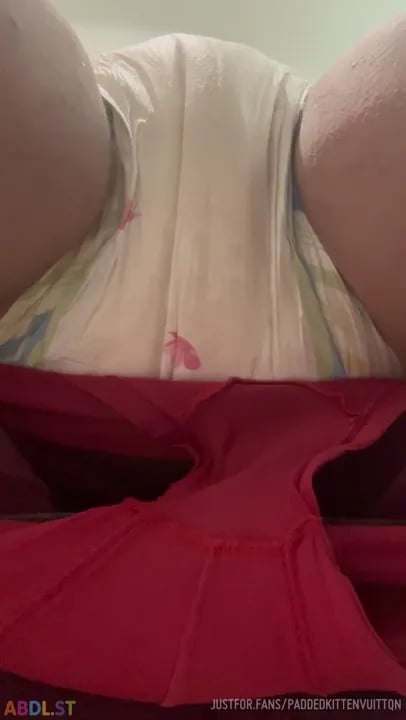 PaddedkittenVuittQn - Another Vid Of Babe Peeing At Work.mp4
