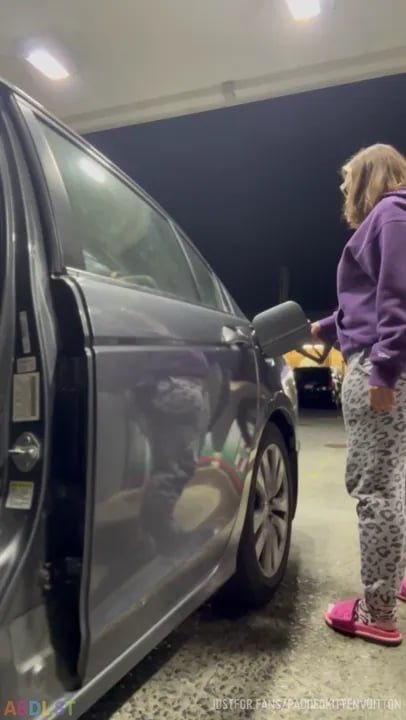 PaddedkittenVuittQn - At The Gas Station