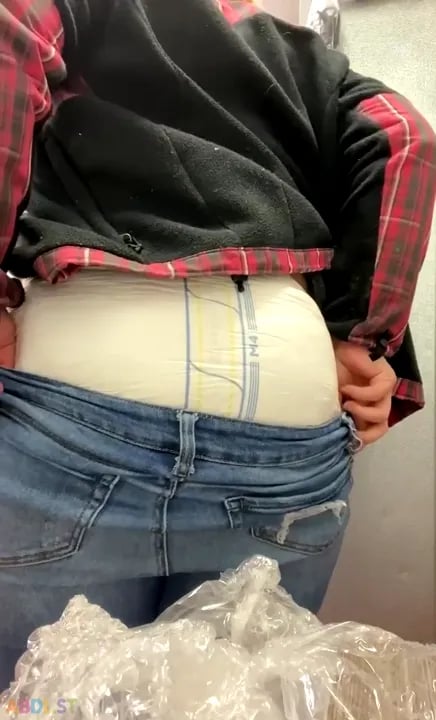 PaddedkittenVuittQn - Coworker Nearby Diaper Leak.mp4
