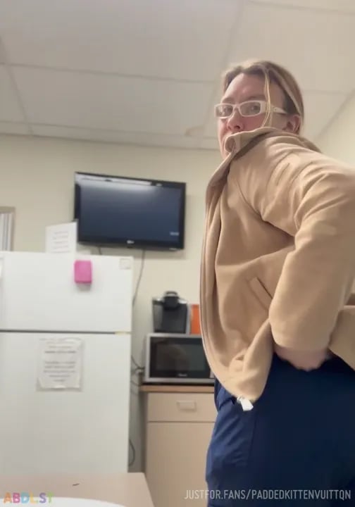 PaddedkittenVuittQn - Diaper Check Public Abdl.mp4