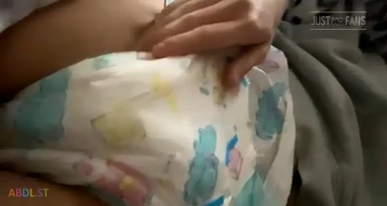 PaddedkittenVuittQn - Diaper Check.mp4