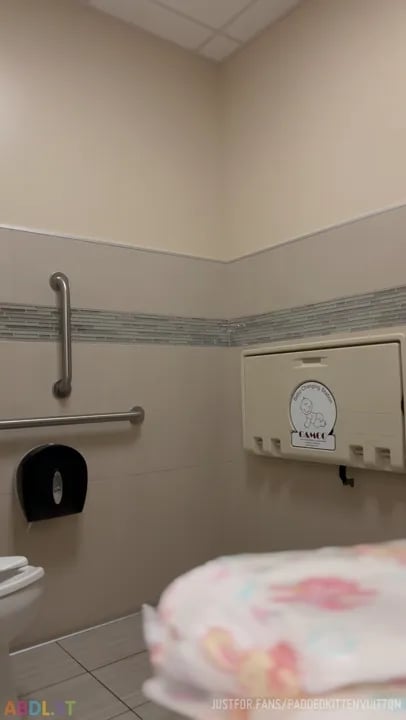 PaddedkittenVuittQn - Diaper Change At Work.mp4